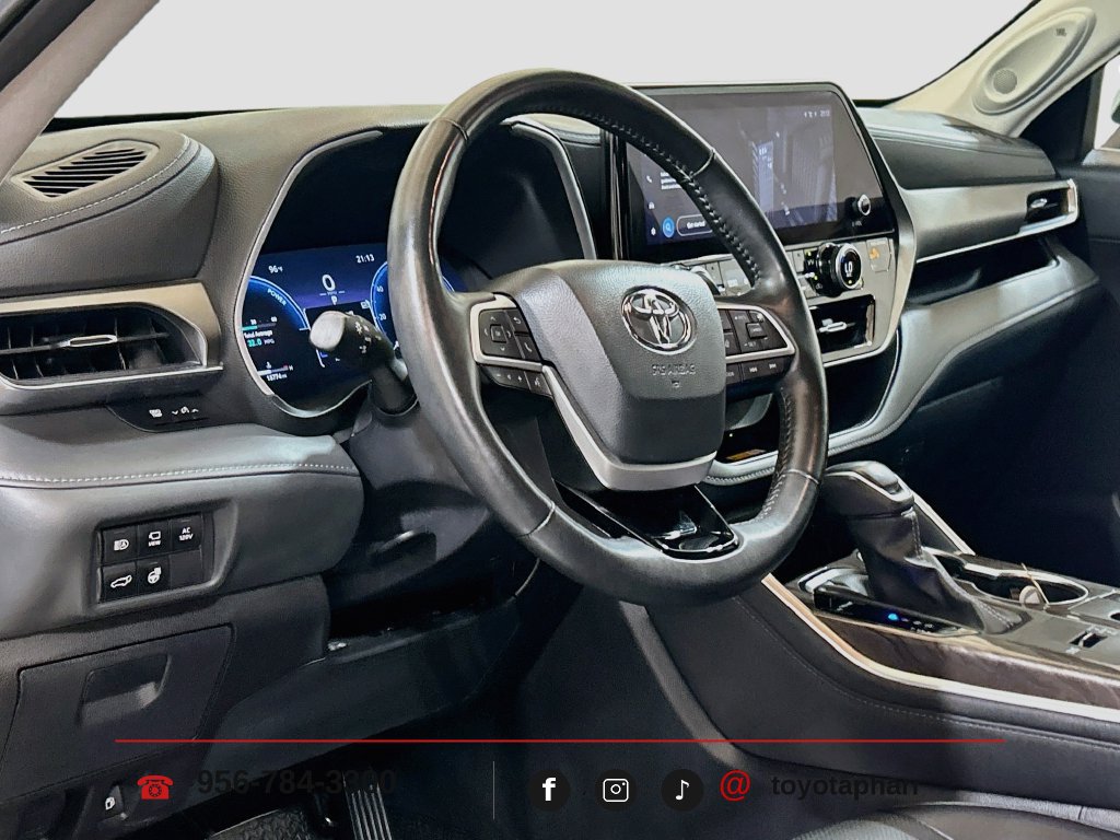 Used 2024 Toyota Highlander Limited FWD image 8