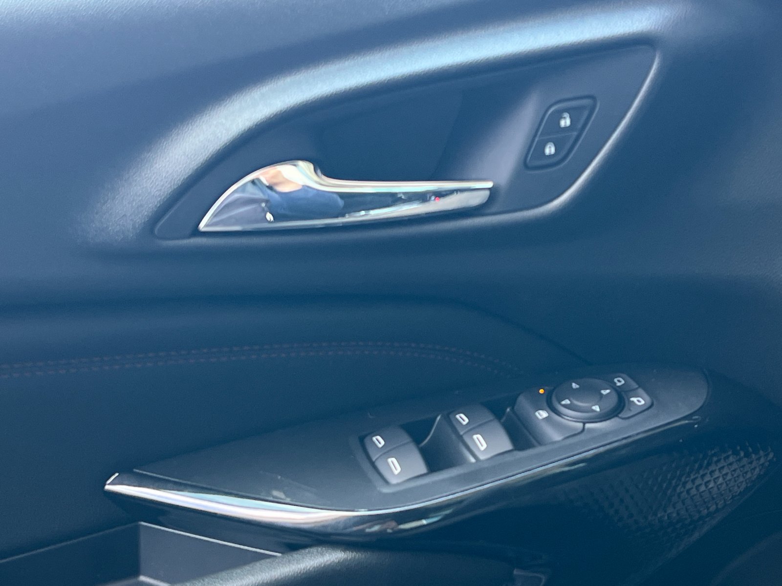 New 2026 Chevrolet Trax RS w/ Sunroof Package FWD image 11