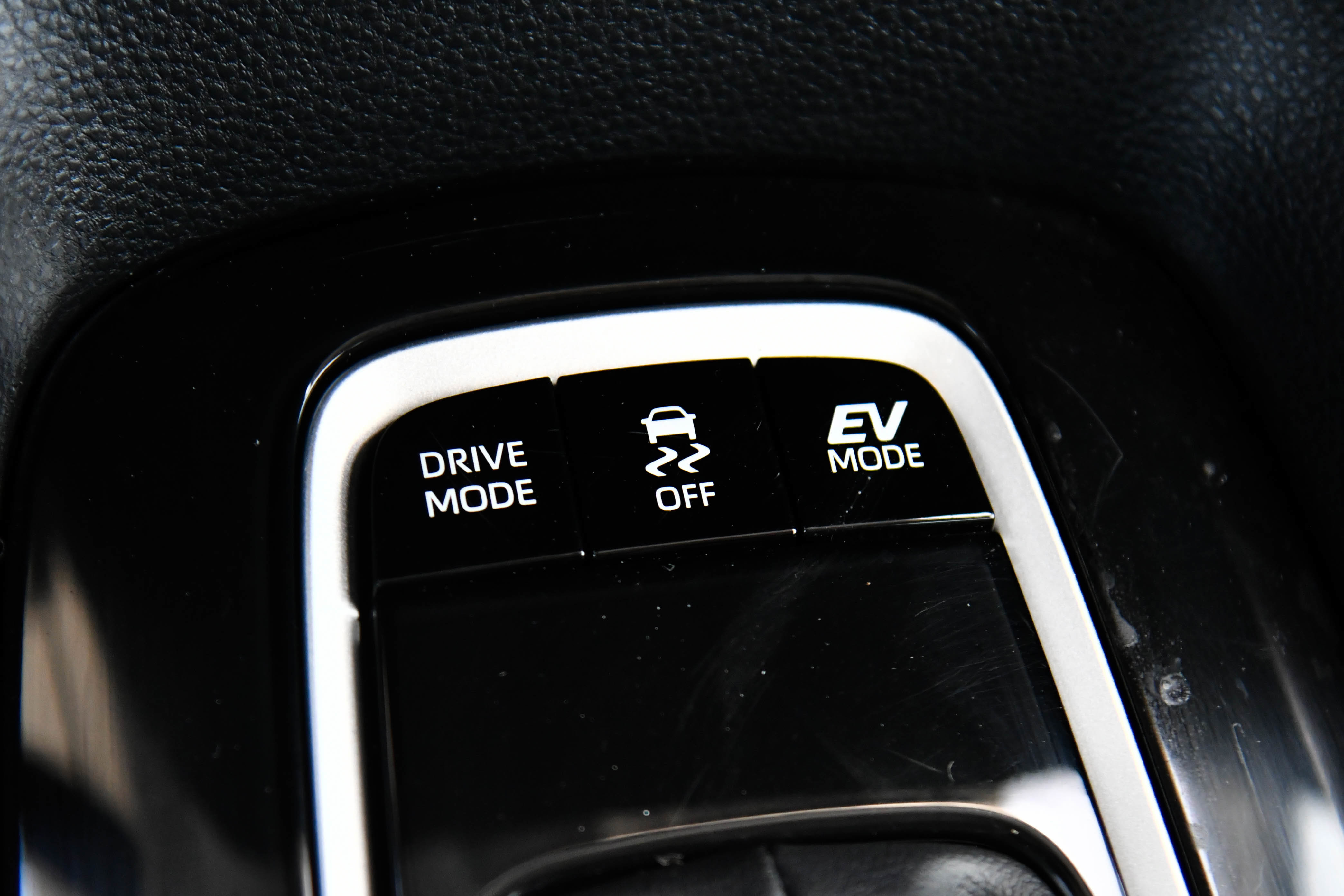 Used 2025 Toyota Corolla LE w/ Convenience Package FWD image 25