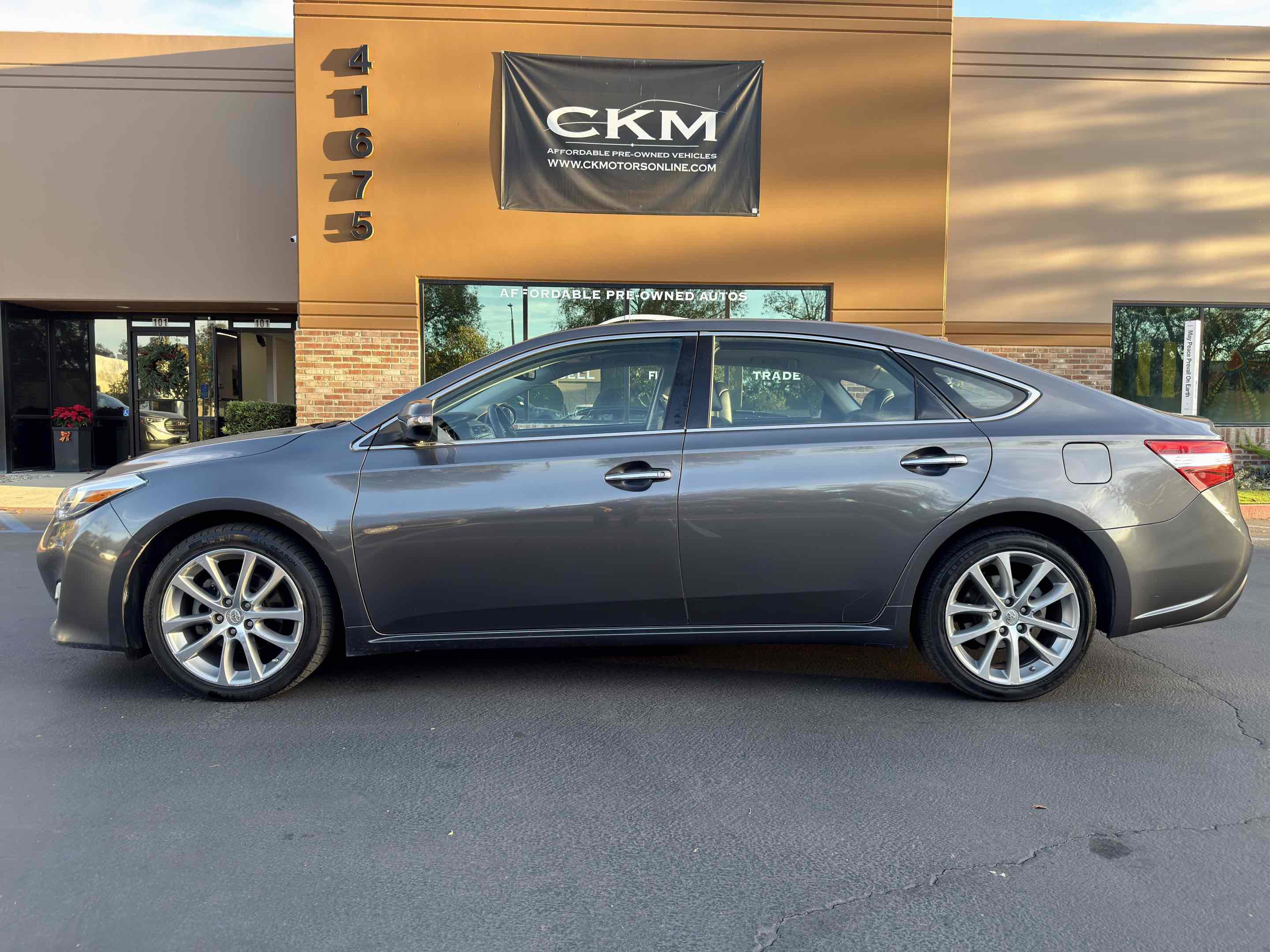 Used 2014 Toyota Avalon XLE Touring image 4