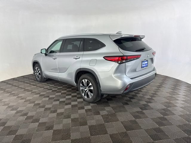 Used 2020 Toyota Highlander XLE w/ Protection Package #3 AWD/4WD image 9