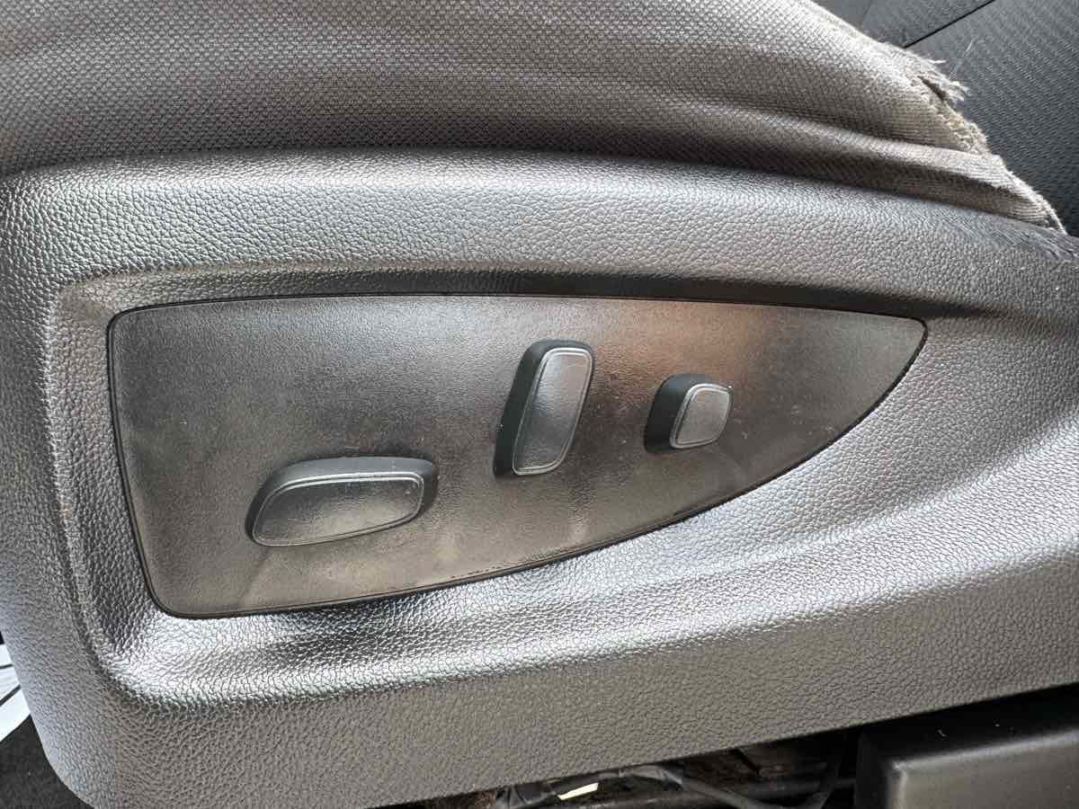 Used 2018 Chevrolet Silverado 1500 LT w/ All Star Edition AWD/4WD image 23