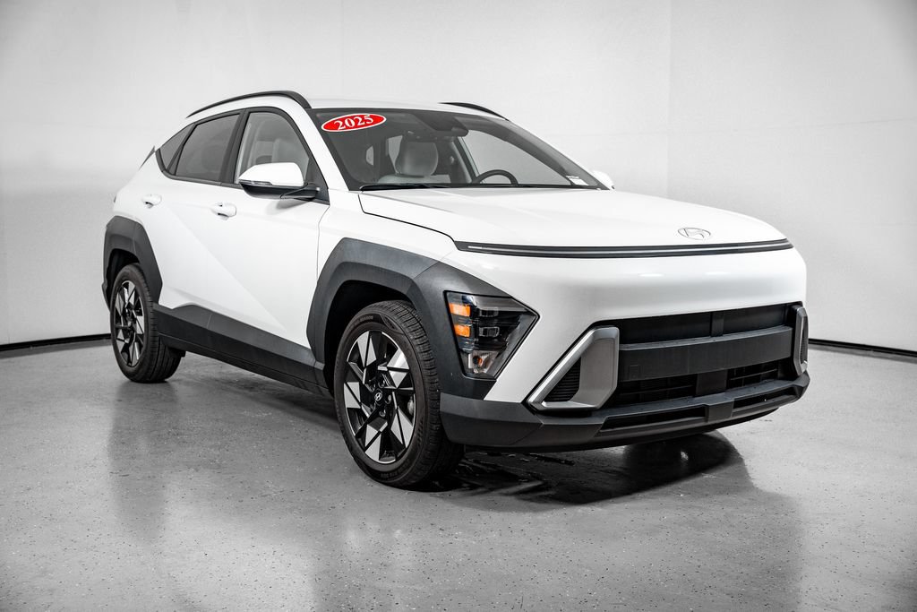 Certified 2025 Hyundai Kona SEL FWD image 2