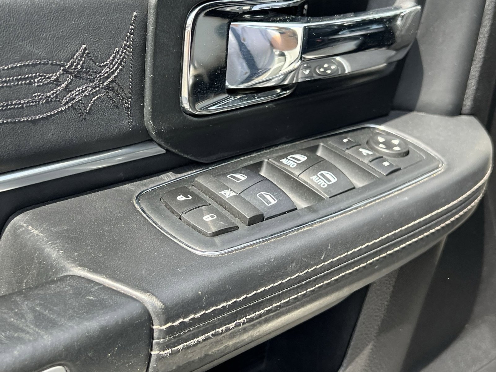 Used 2017 RAM 2500 Limited image 12