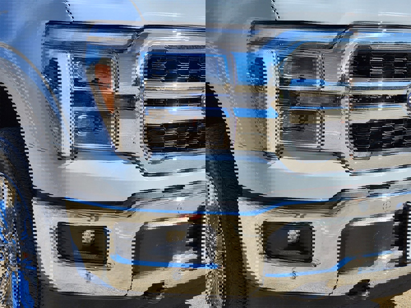 Used 2025 Ford F150 Lariat w/ Equipment Group 501A Mid image 9