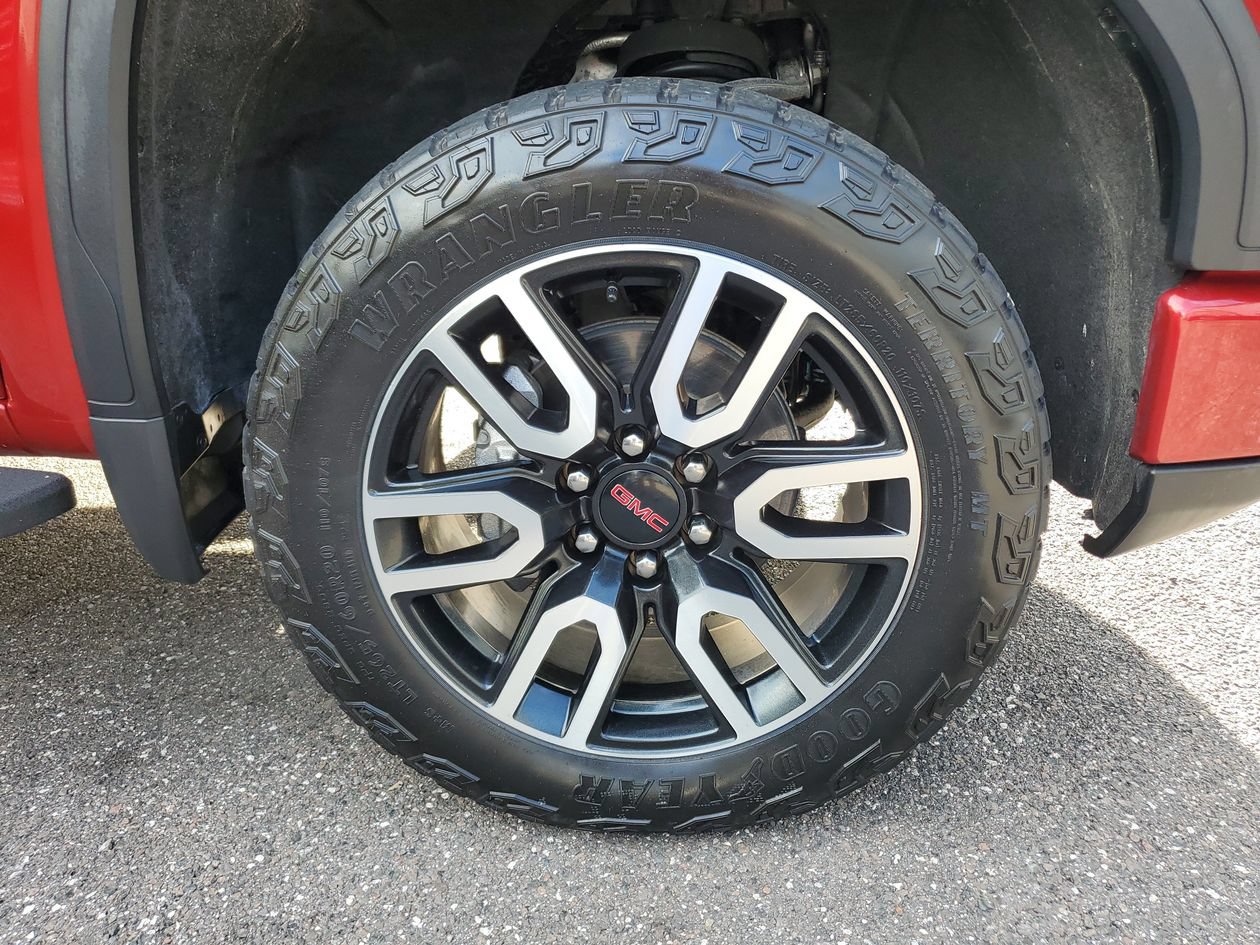 Used 2024 GMC Sierra 1500 AT4 w/ Technology Package AWD/4WD image 5