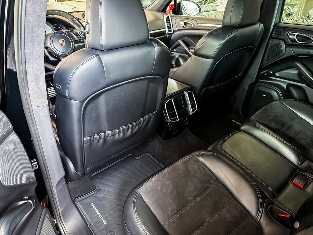 Used 2013 Porsche Cayenne GTS w/ Carbon Fibre Interior Pkg AWD/4WD image 20