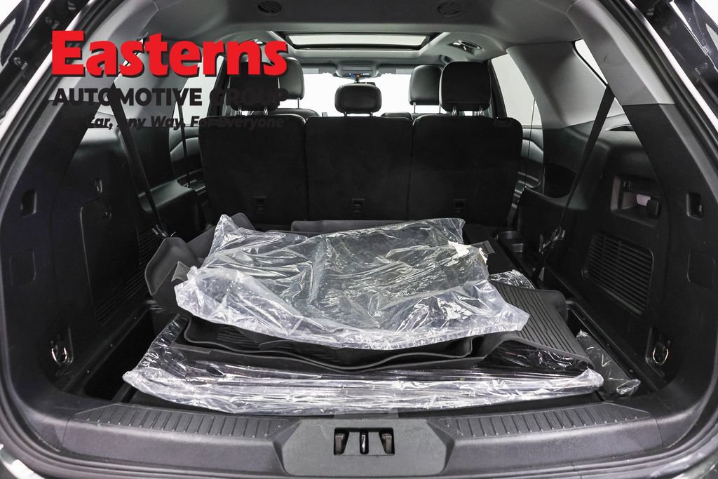 Used 2022 Ford Explorer XLT w/ Equipment Group 202A AWD/4WD image 9