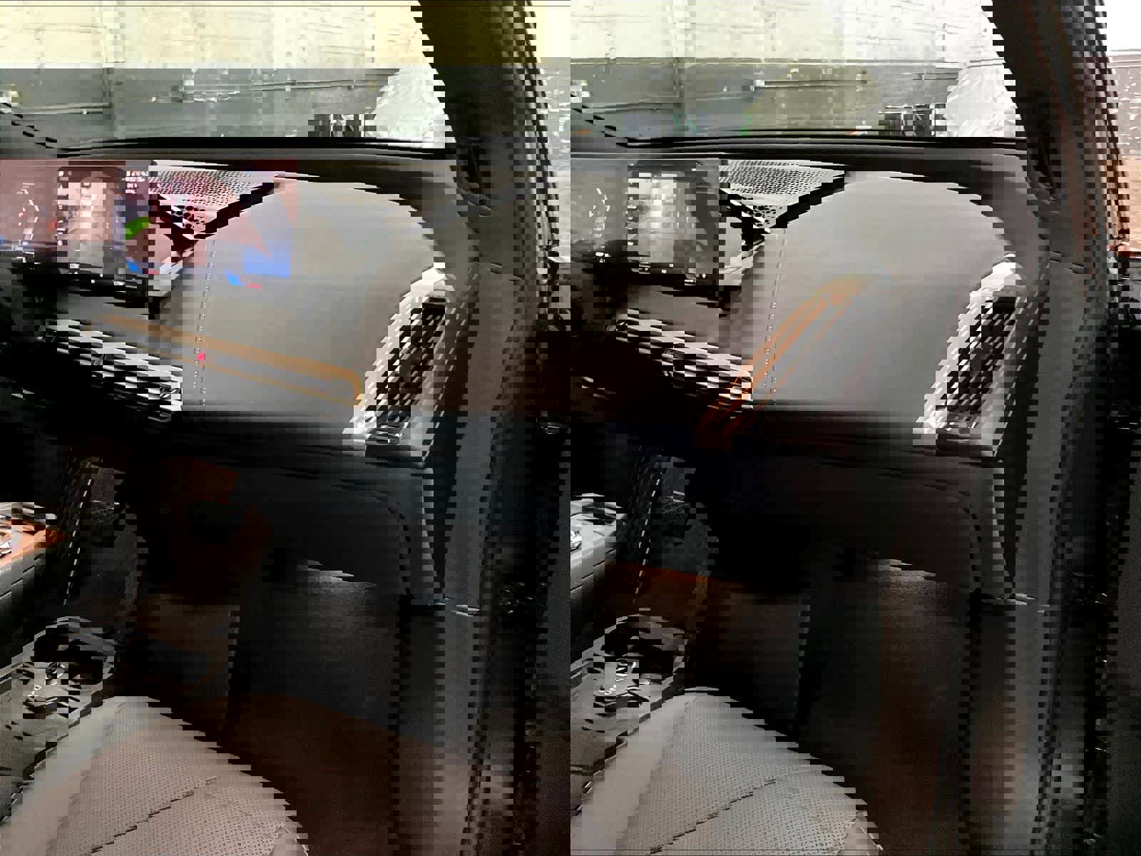 Certified 2022 BMW iX xDrive50 w/ Sport Package image 18