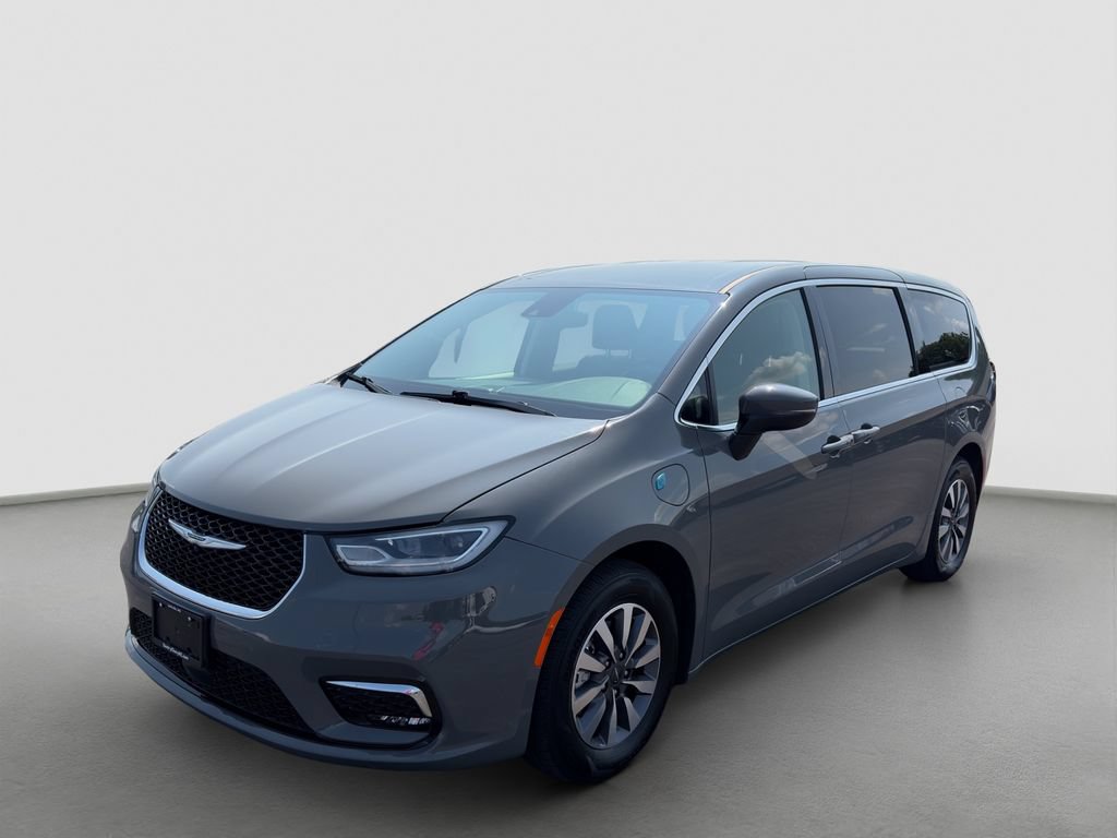 Used 2023 Chrysler Pacifica Touring-L FWD image 1