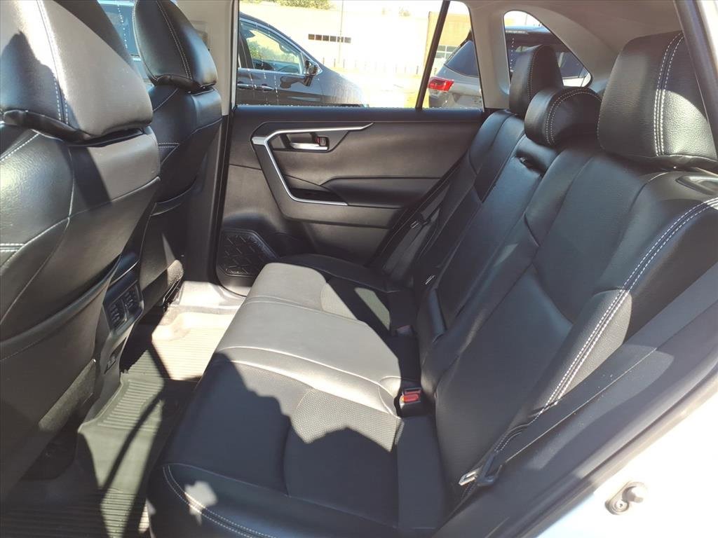 Used 2021 Toyota RAV4 XLE w/ Convenience Package image 5