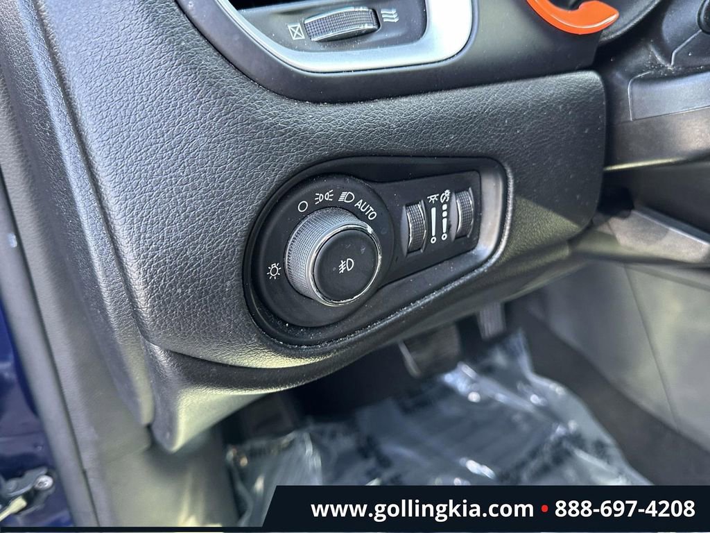 Used 2018 Jeep Renegade Latitude image 18