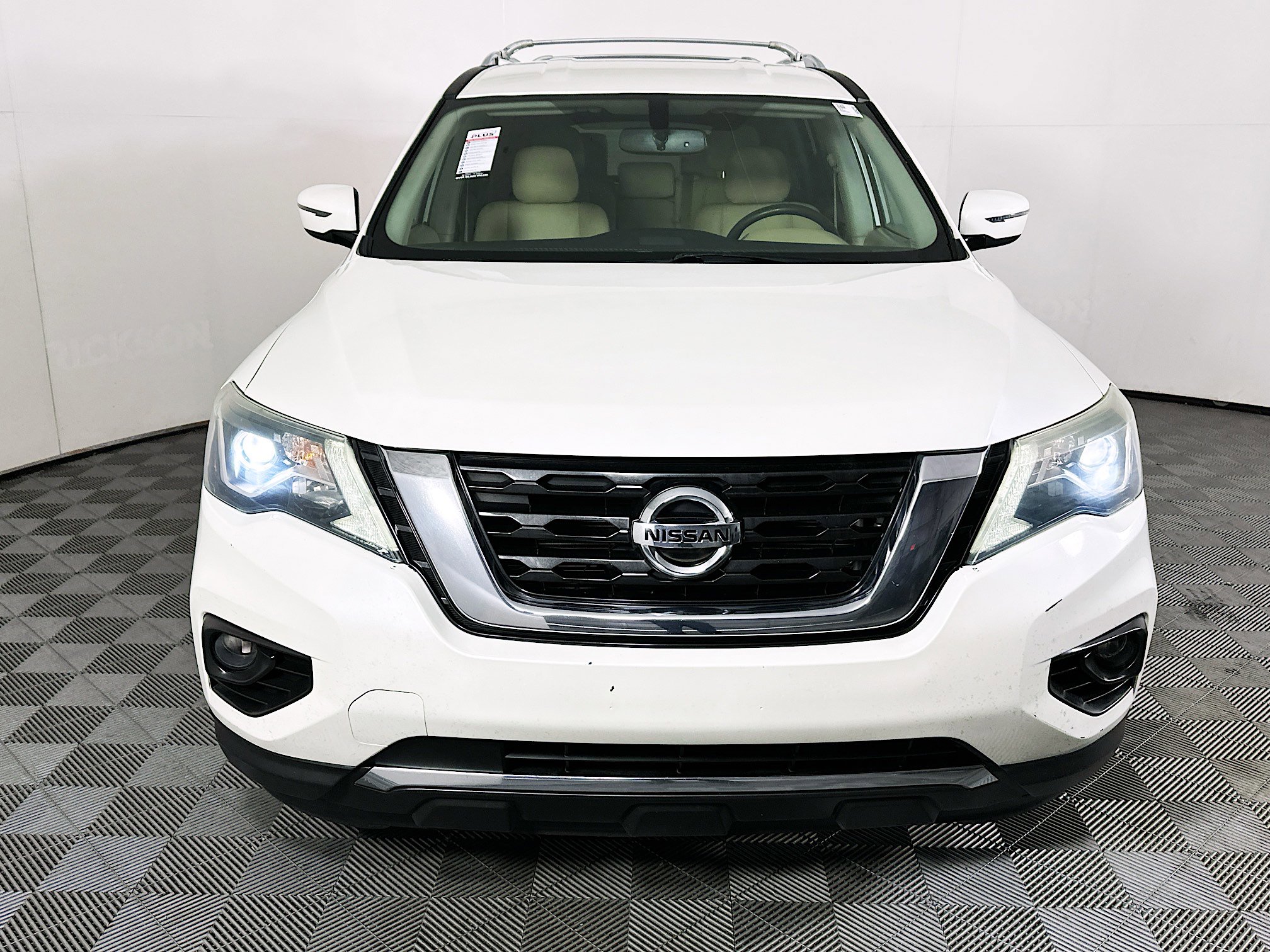 Used 2018 Nissan Pathfinder SV image 8