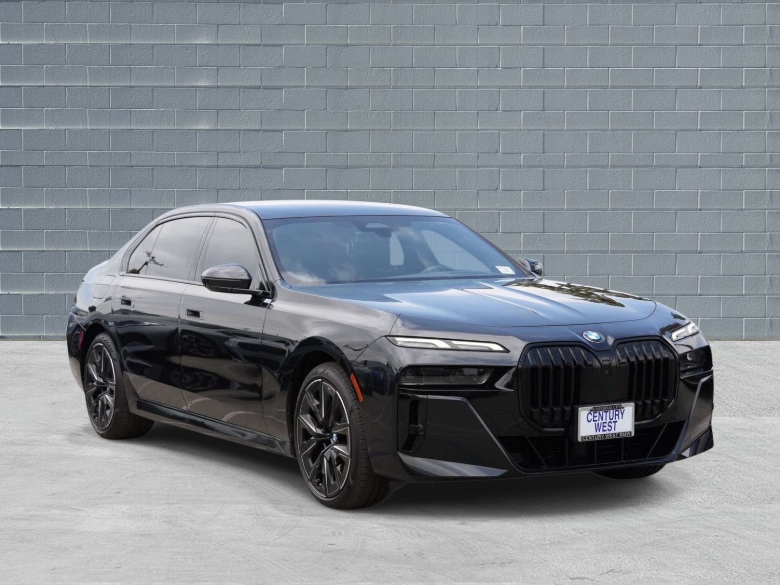 Certified 2023 BMW 740i w/ Parking Assistance Package RWD image 1
