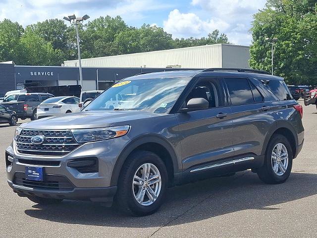Certified 2022 Ford Explorer XLT image 3
