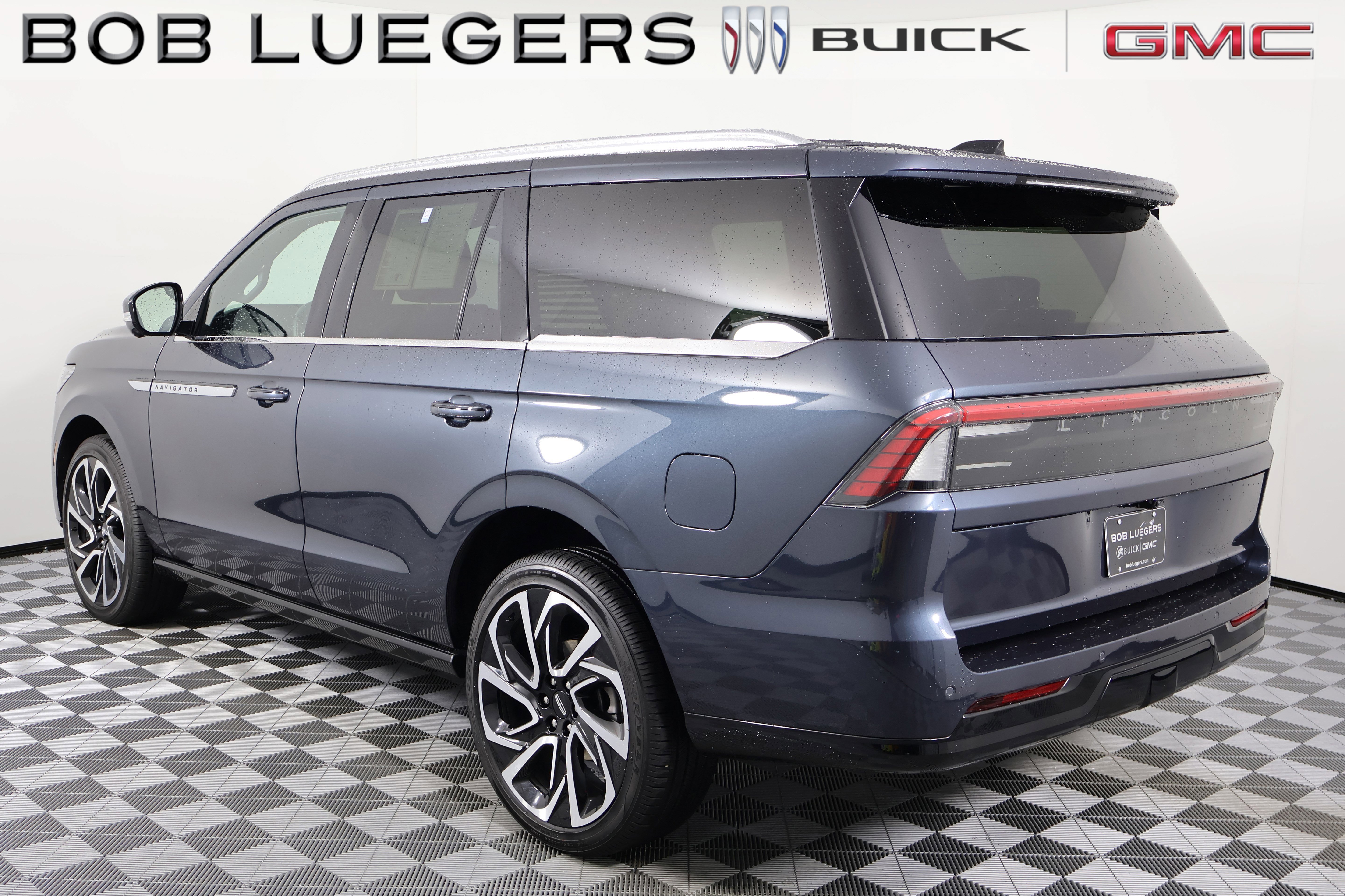 Used 2026 Lincoln Navigator Reserve AWD/4WD image 5