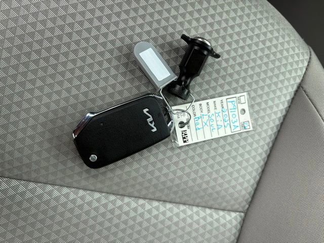 Used 2025 Kia Soul LX FWD image 6
