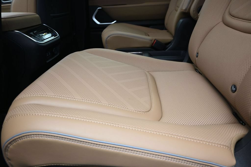 New 2026 INFINITI QX80 Luxe w/ Cargo Package RWD image 16