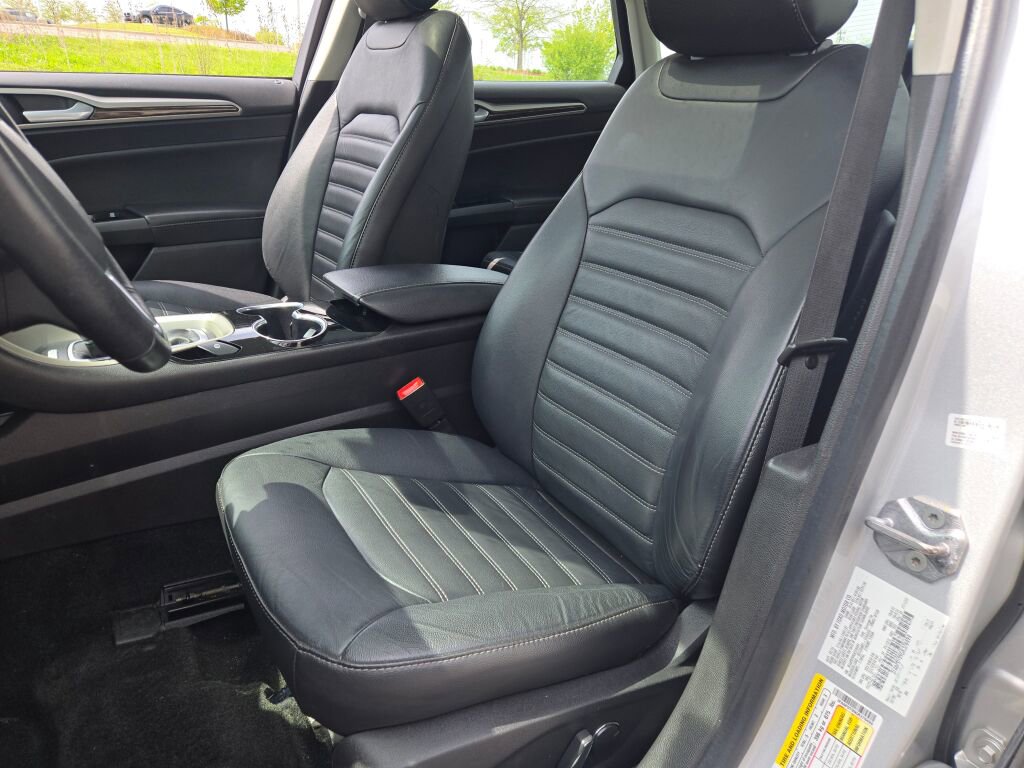 Used 2016 Ford Fusion SE w/ Equipment Group 202A AWD/4WD image 23