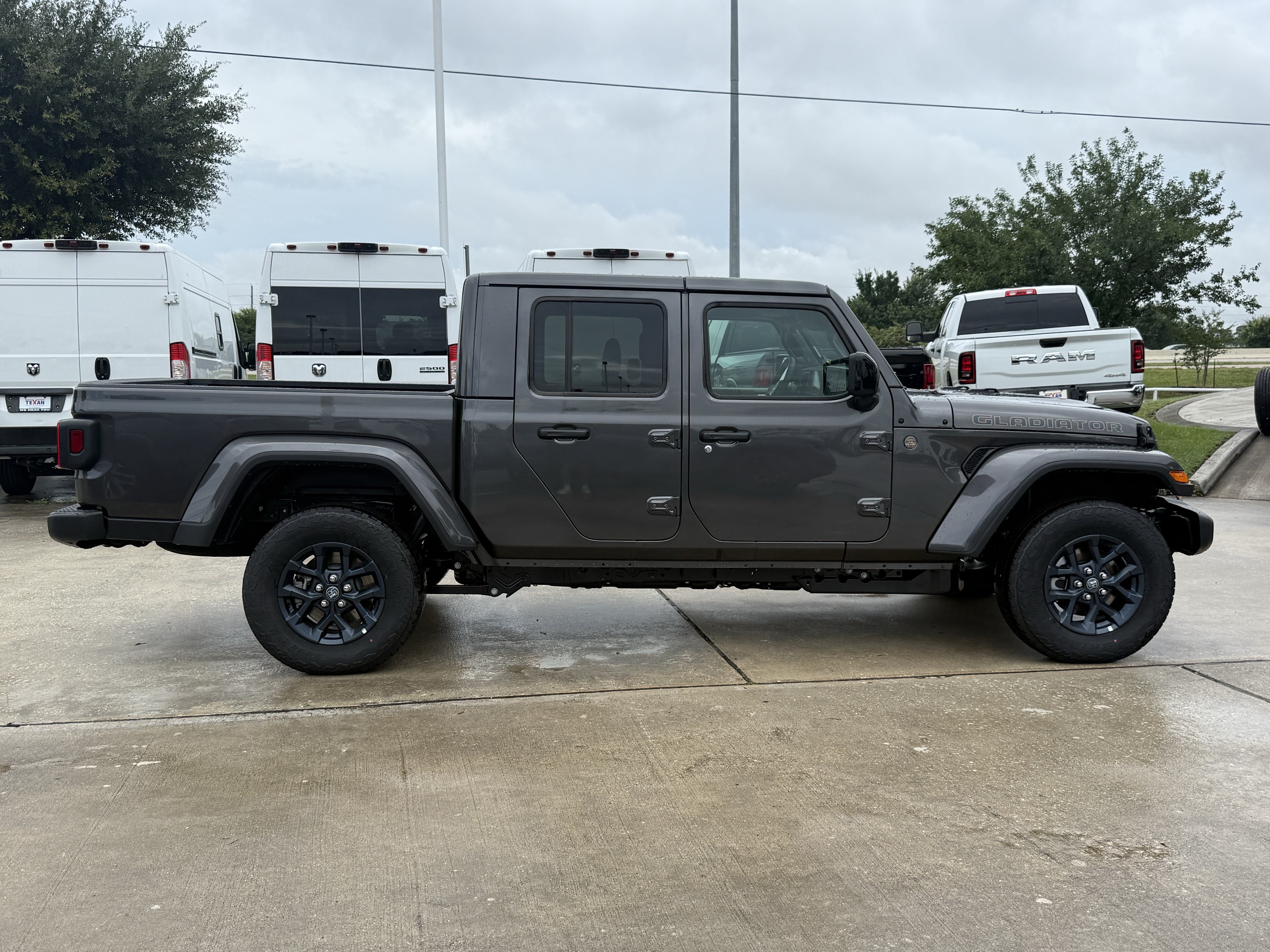 New 2026 Jeep Gladiator Sport AWD/4WD image 3