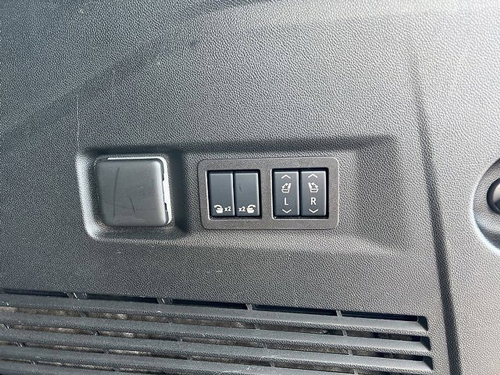 Certified 2025 GMC Yukon Denali image 14