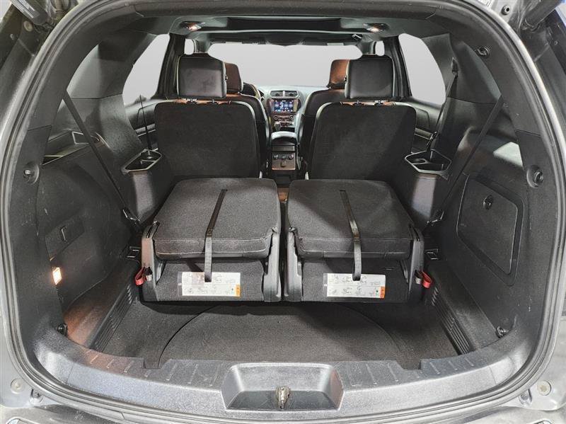 Used 2018 Ford Explorer XLT w/ Equipment Group 202A AWD/4WD image 37