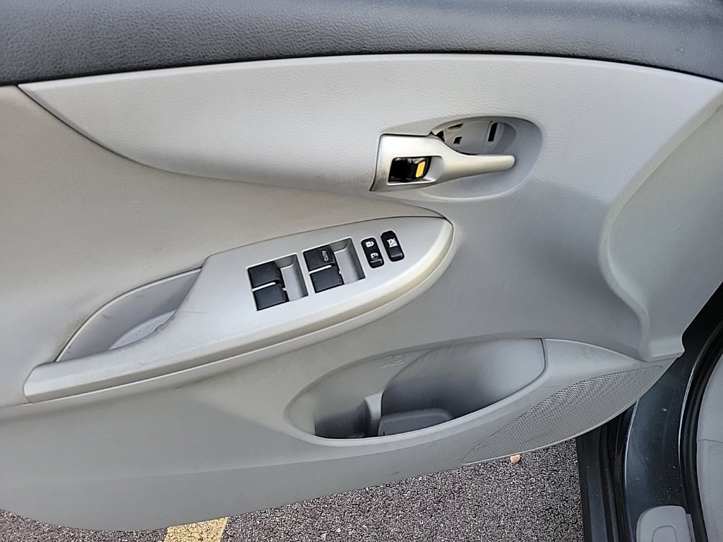Used 2012 Toyota Corolla LE FWD image 8