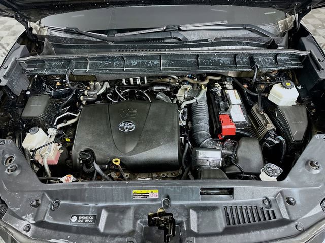 Used 2020 Toyota Highlander LE AWD/4WD image 29