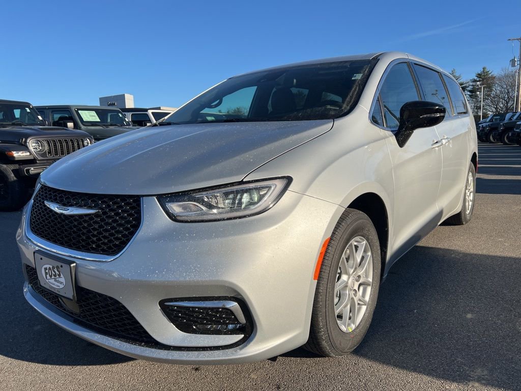 New 2026 Chrysler Pacifica Select FWD image 3