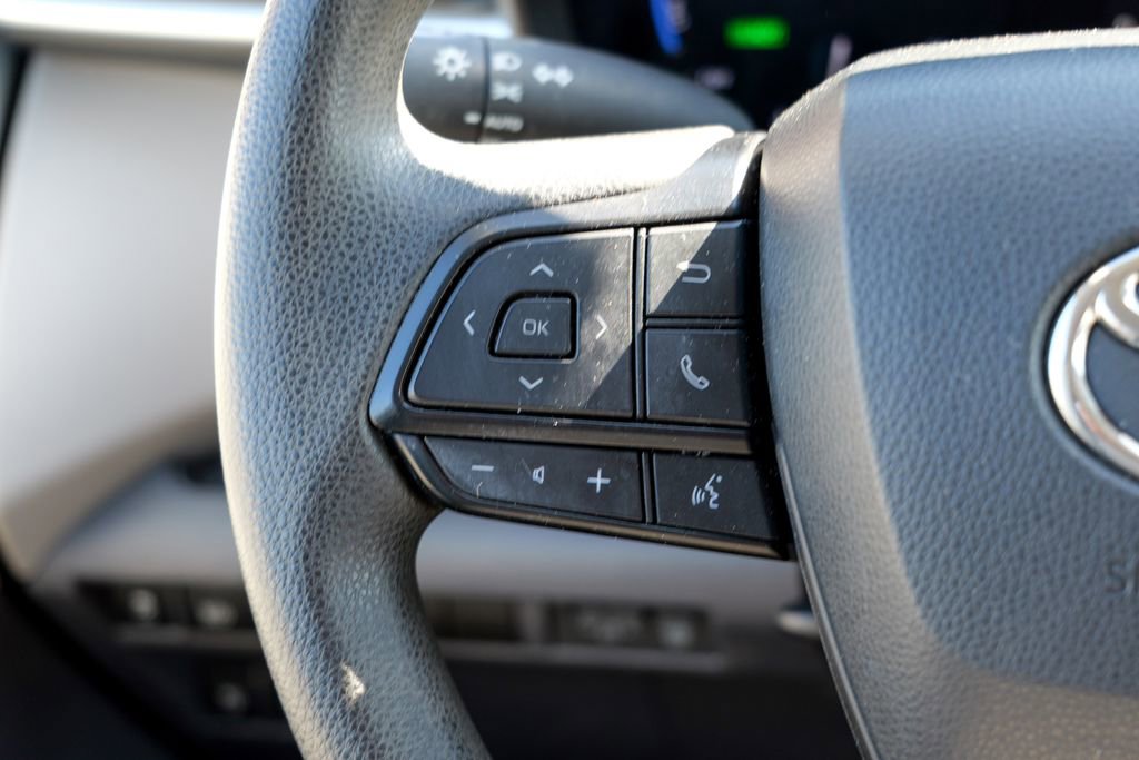 Used 2022 Toyota Sienna LE w/ LE Plus Package image 39