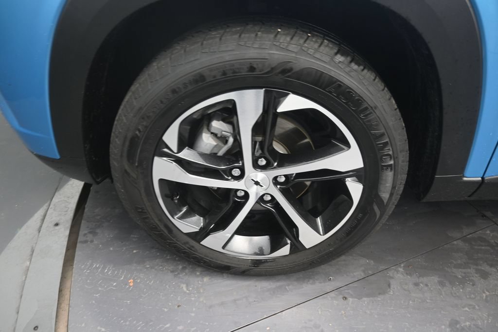 Used 2025 Chevrolet Trax RS FWD image 9