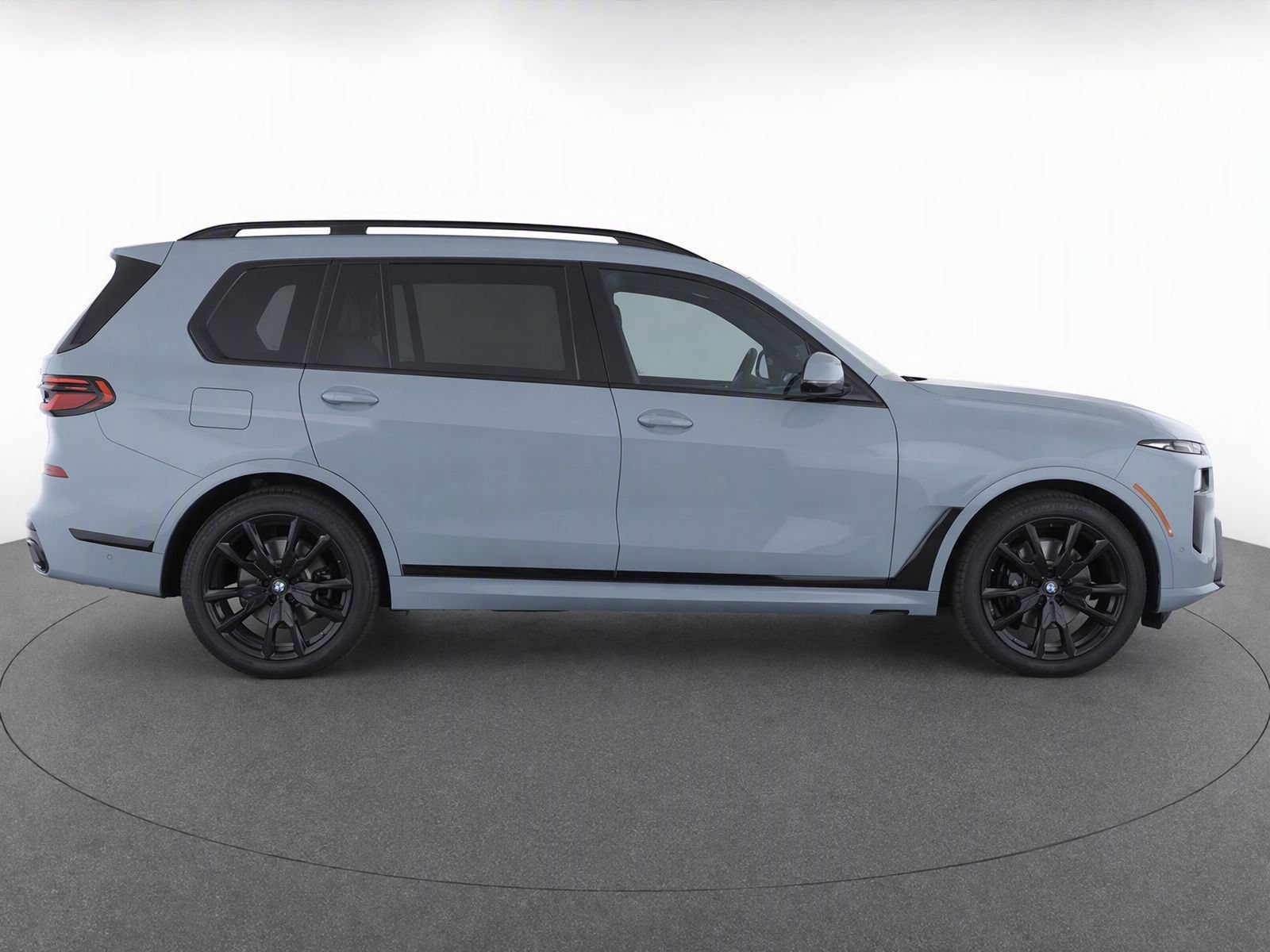 Certified 2025 BMW X7 xDrive40i w/ M Sport Package AWD/4WD image 4