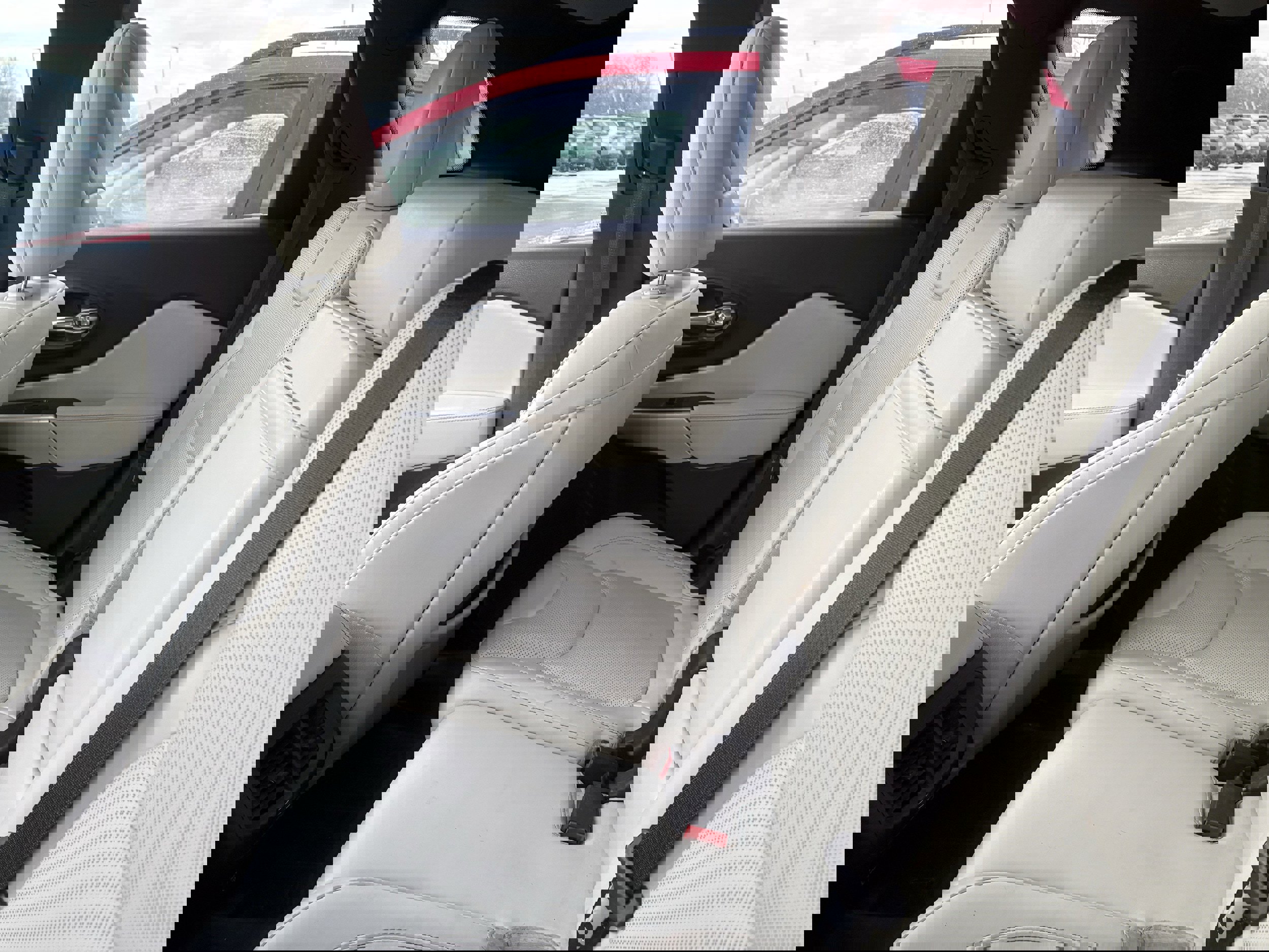 Used 2018 Jeep Cherokee Overland w/ Technology Group image 9