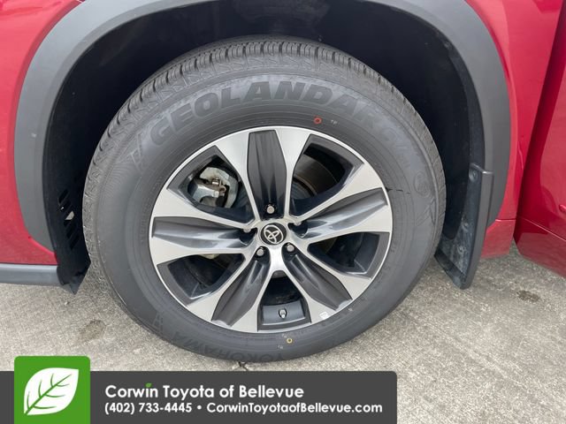 Used 2022 Toyota Highlander XLE AWD/4WD image 41
