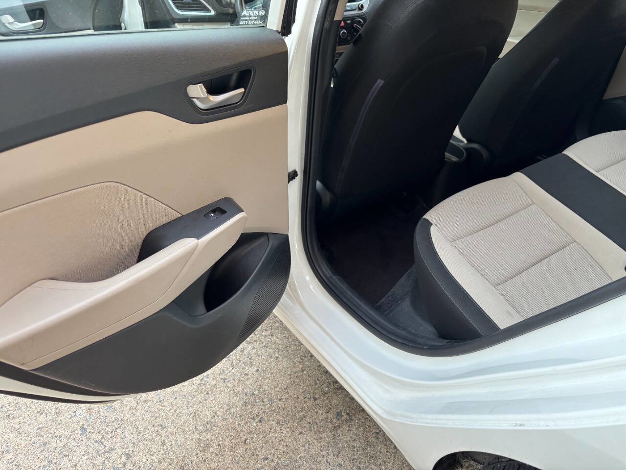 Used 2018 Hyundai Accent SE FWD image 17