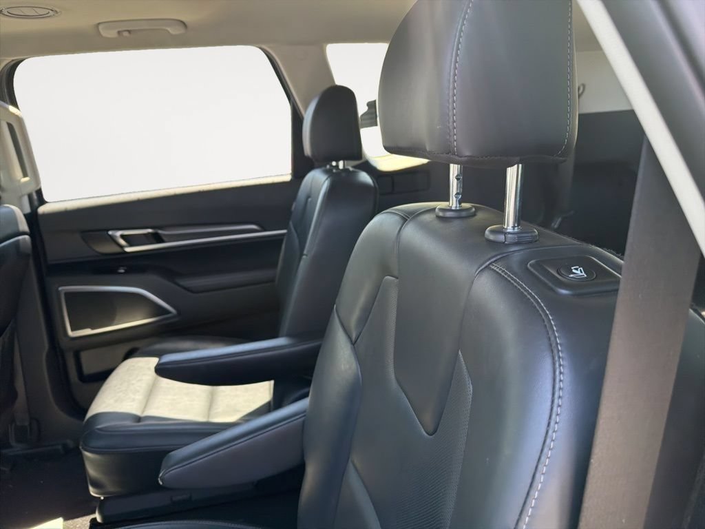 Used 2025 Kia Telluride S AWD/4WD image 16