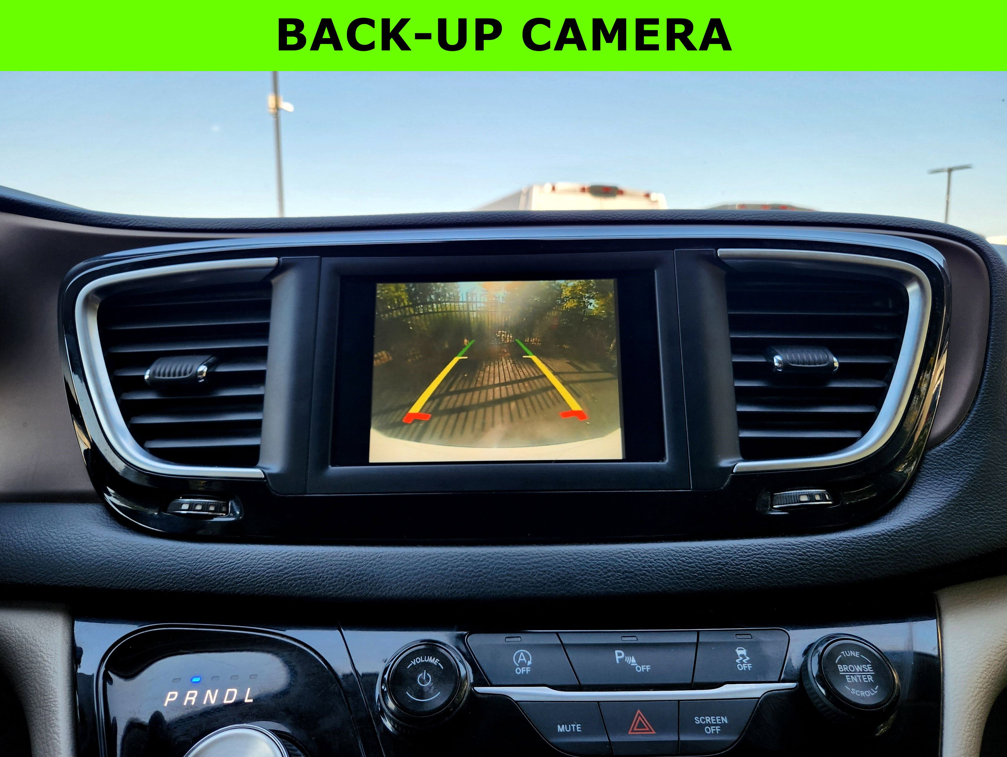 Used 2018 Chrysler Pacifica Touring-L image 21