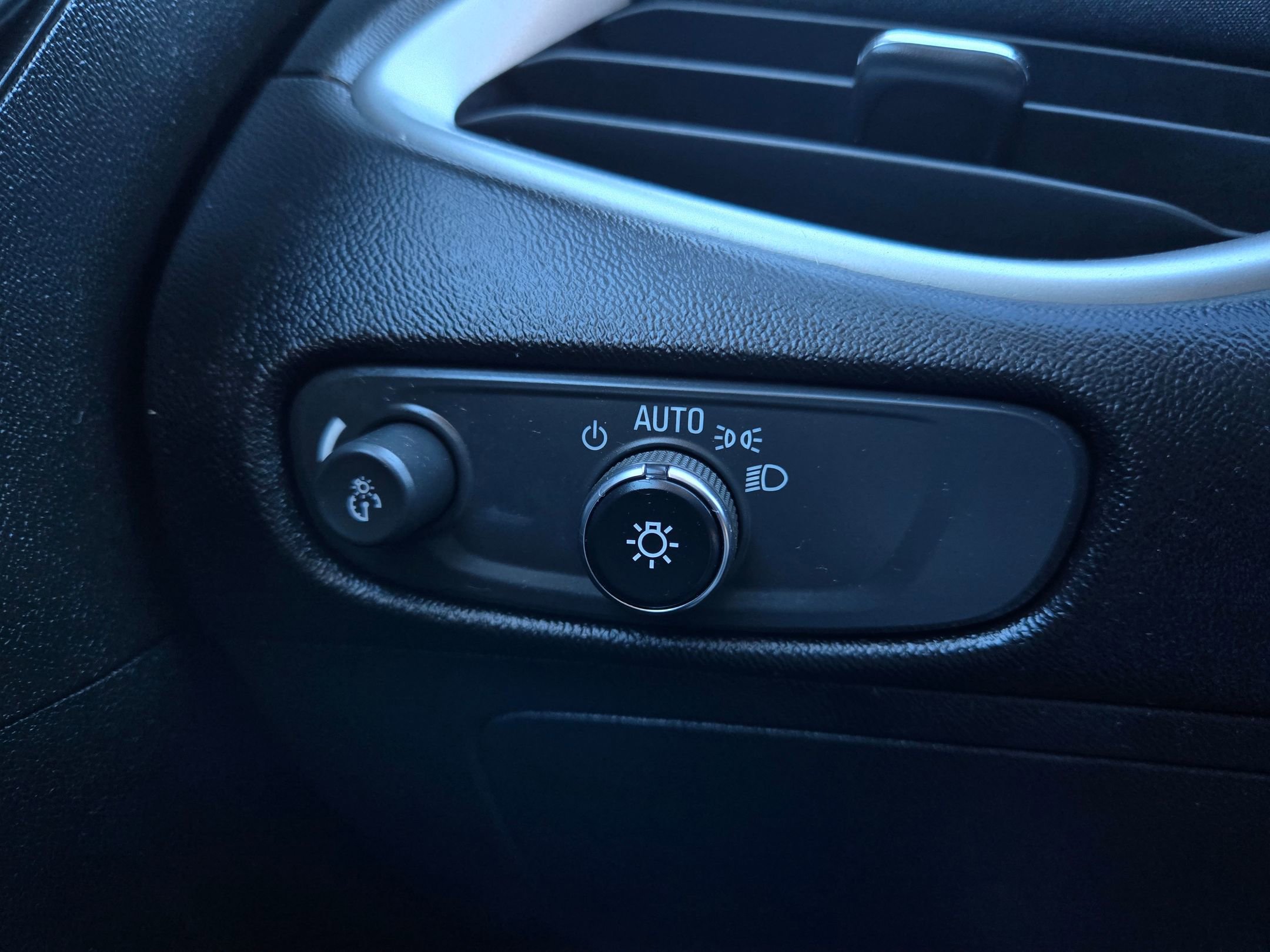 Used 2022 Chevrolet Malibu LS w/ Driver Confidence Package II image 26