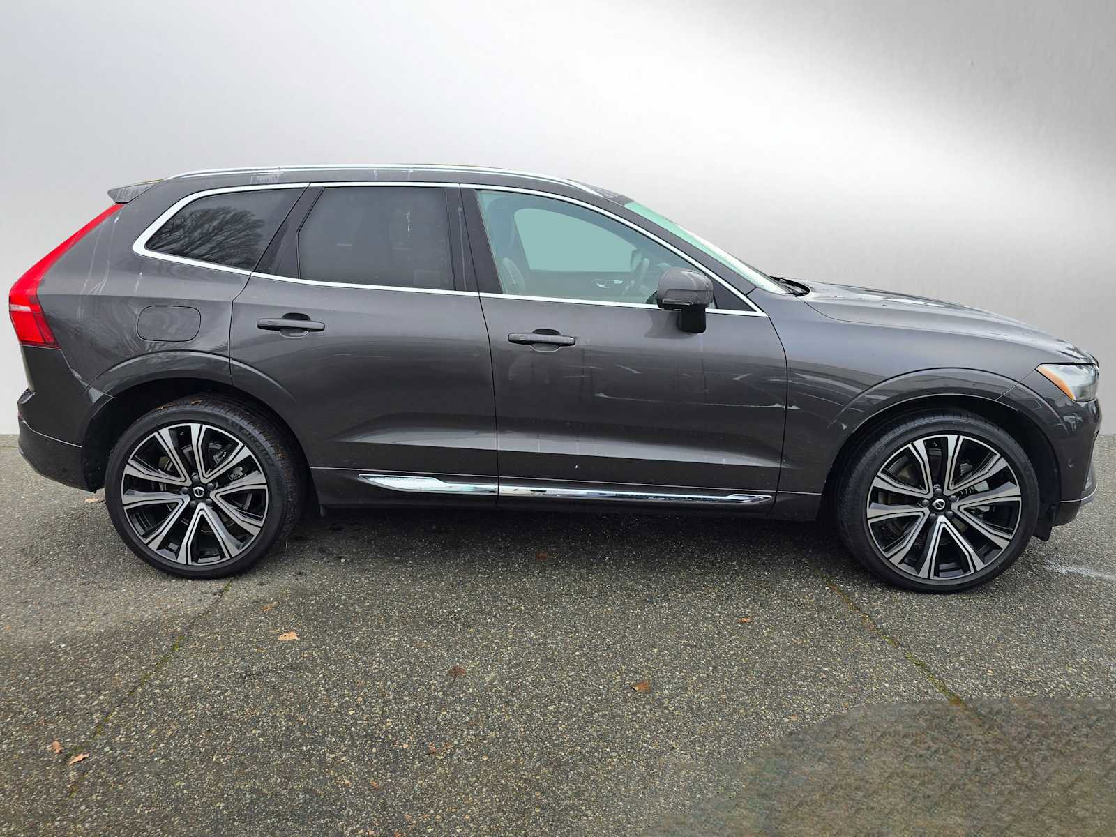 Certified 2023 Volvo XC60 T8 Ultimate w/ Climate Package image 2