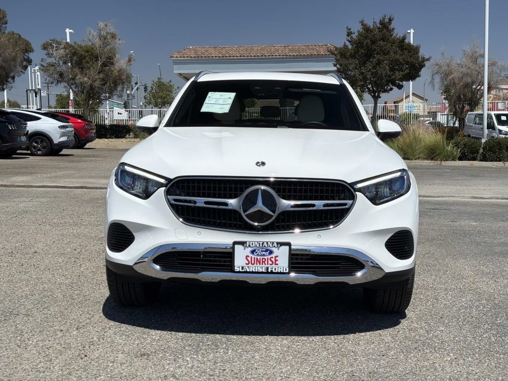 Used 2025 Mercedes-Benz GLC 350e 4MATIC image 3
