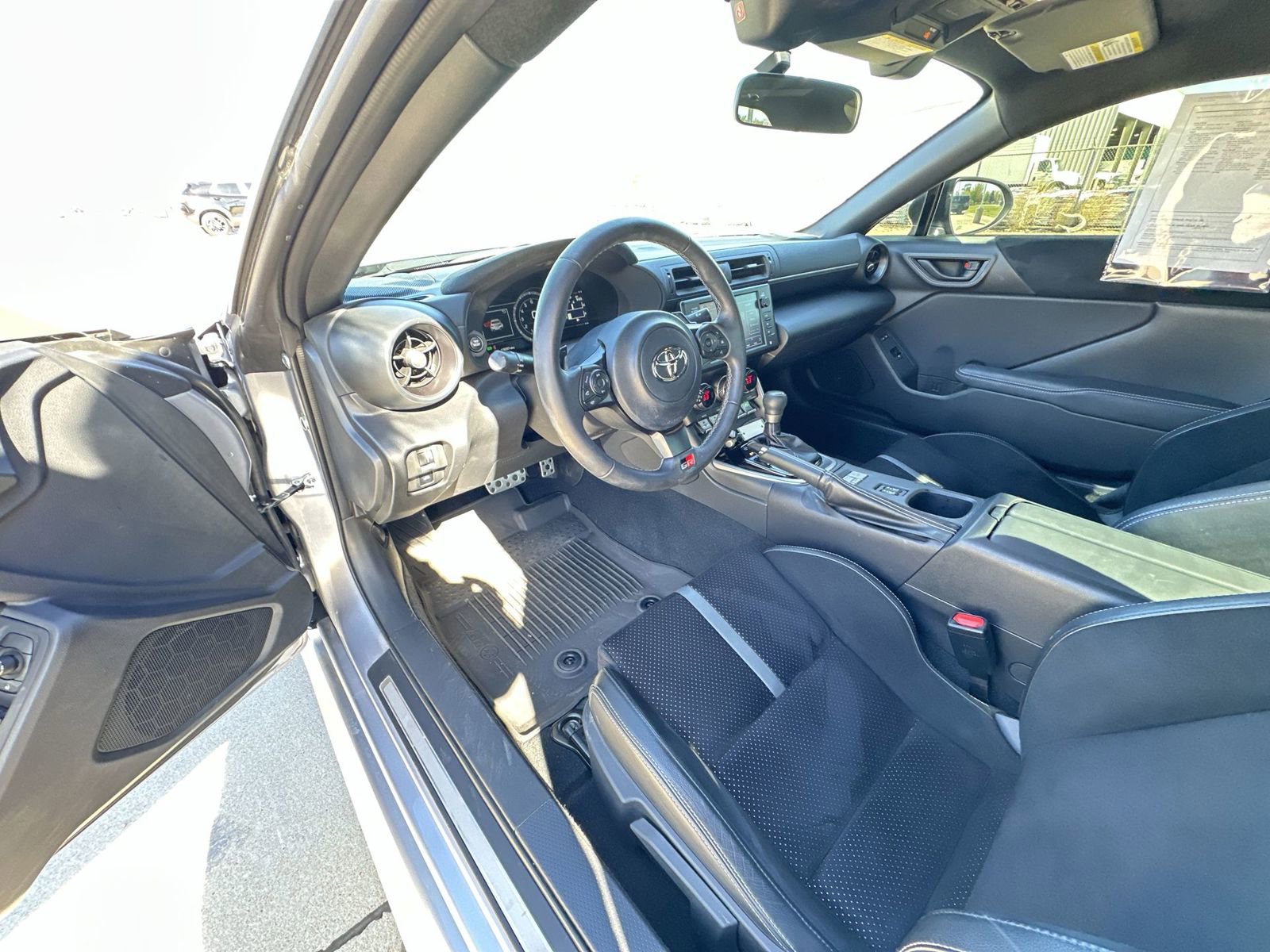 Used 2022 Toyota GR86 Premium w/ ALL Weather Mat Package (TMS) RWD image 10