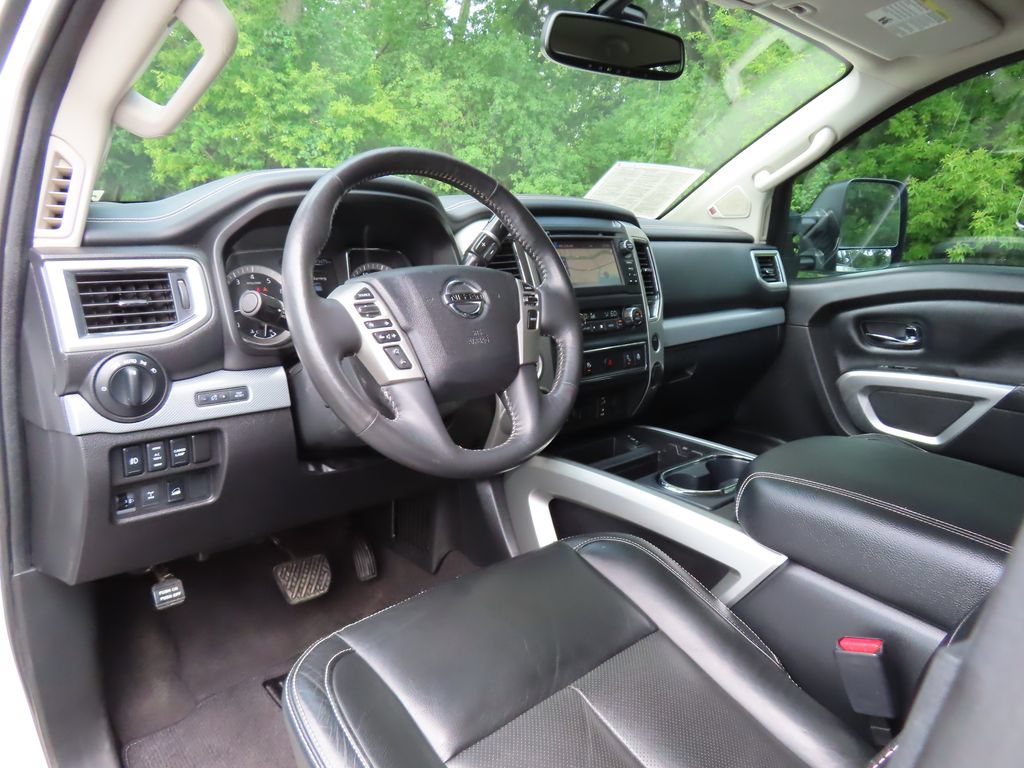 Used 2017 Nissan Titan PRO-4X w/ Pro-4x Convenience Package AWD/4WD image 25
