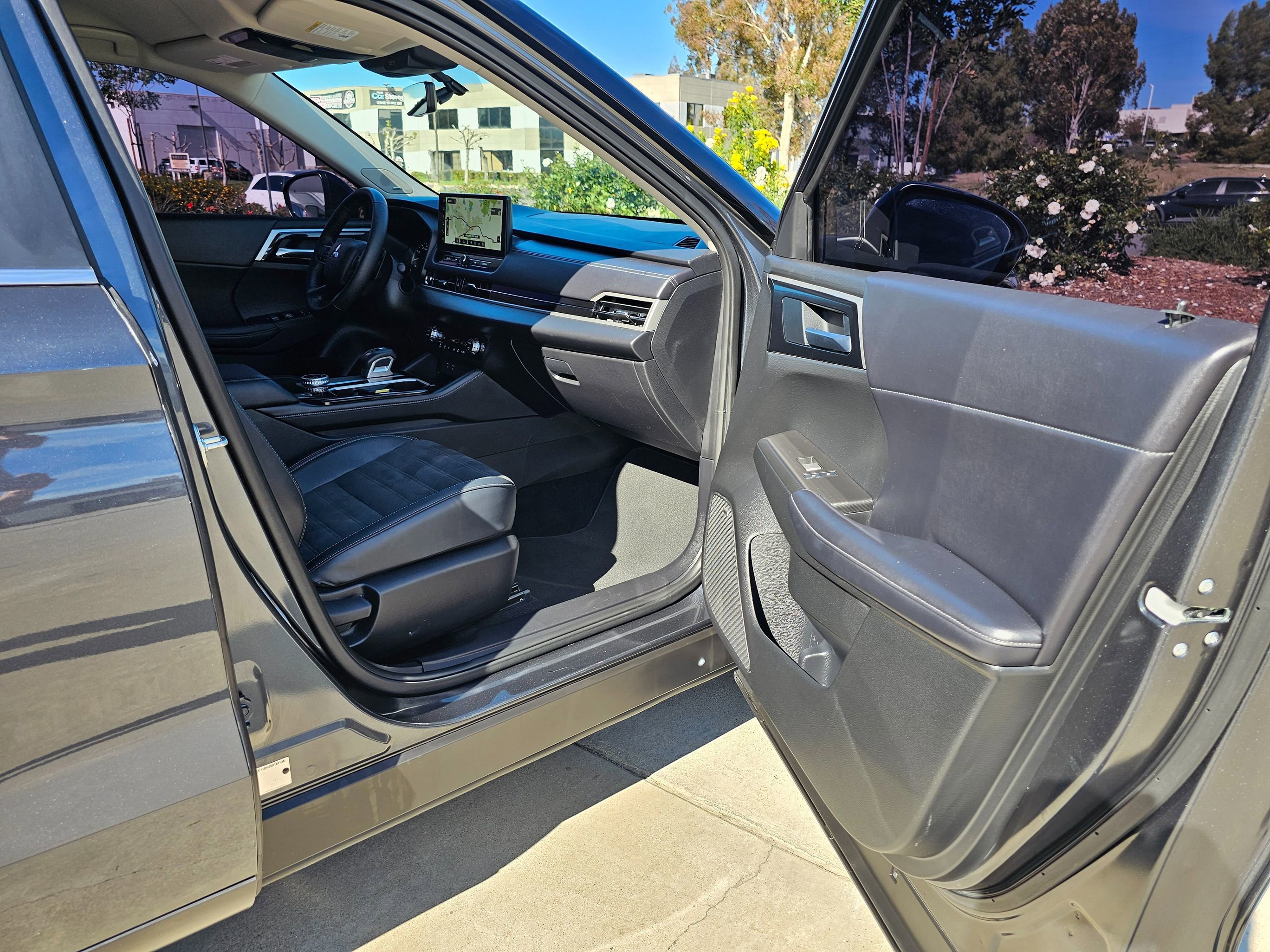 Used 2025 Mitsubishi Outlander SE FWD image 30