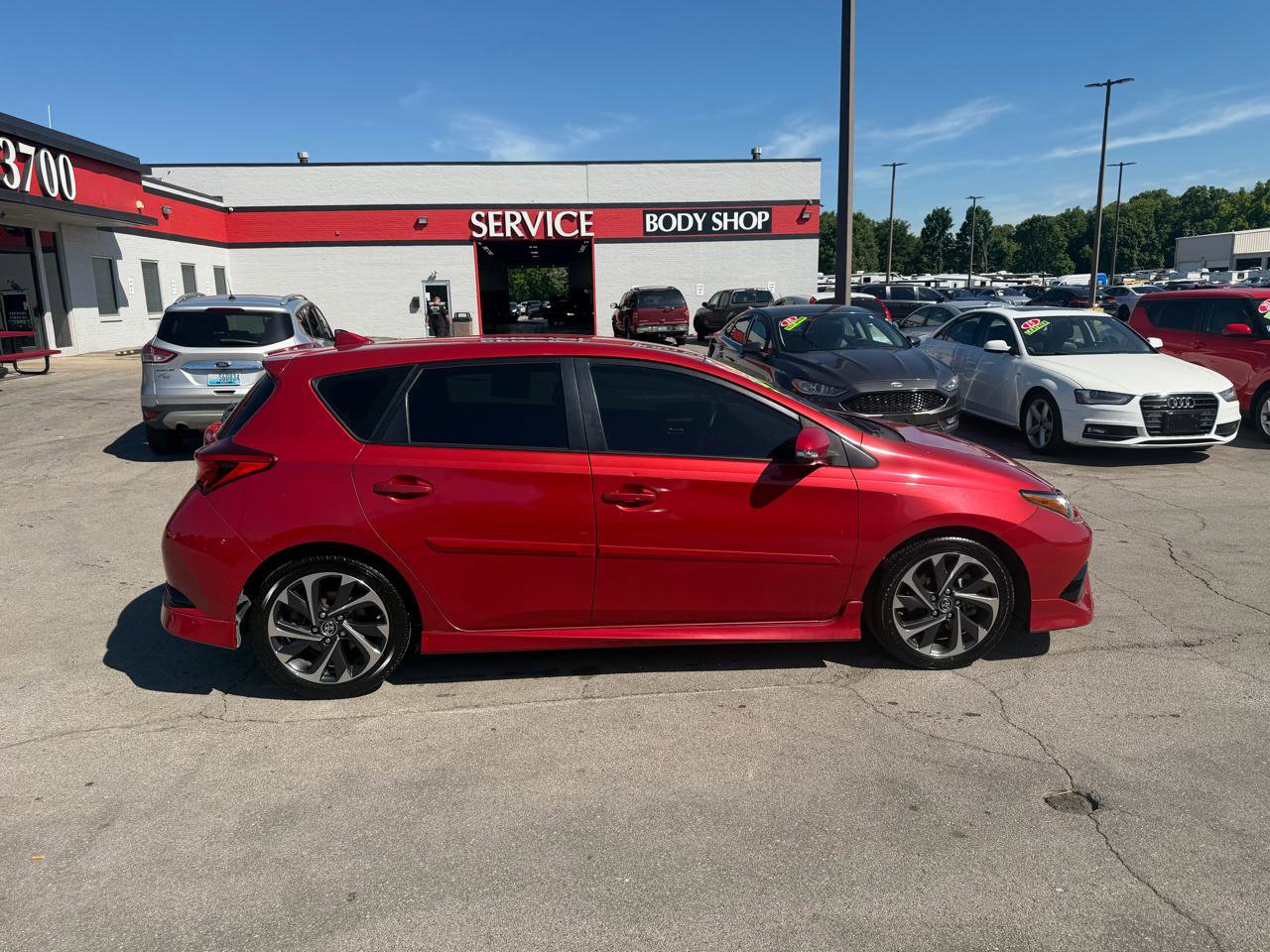 Used 2017 Toyota Corolla iM w/ All-Weather Mat Package FWD image 2