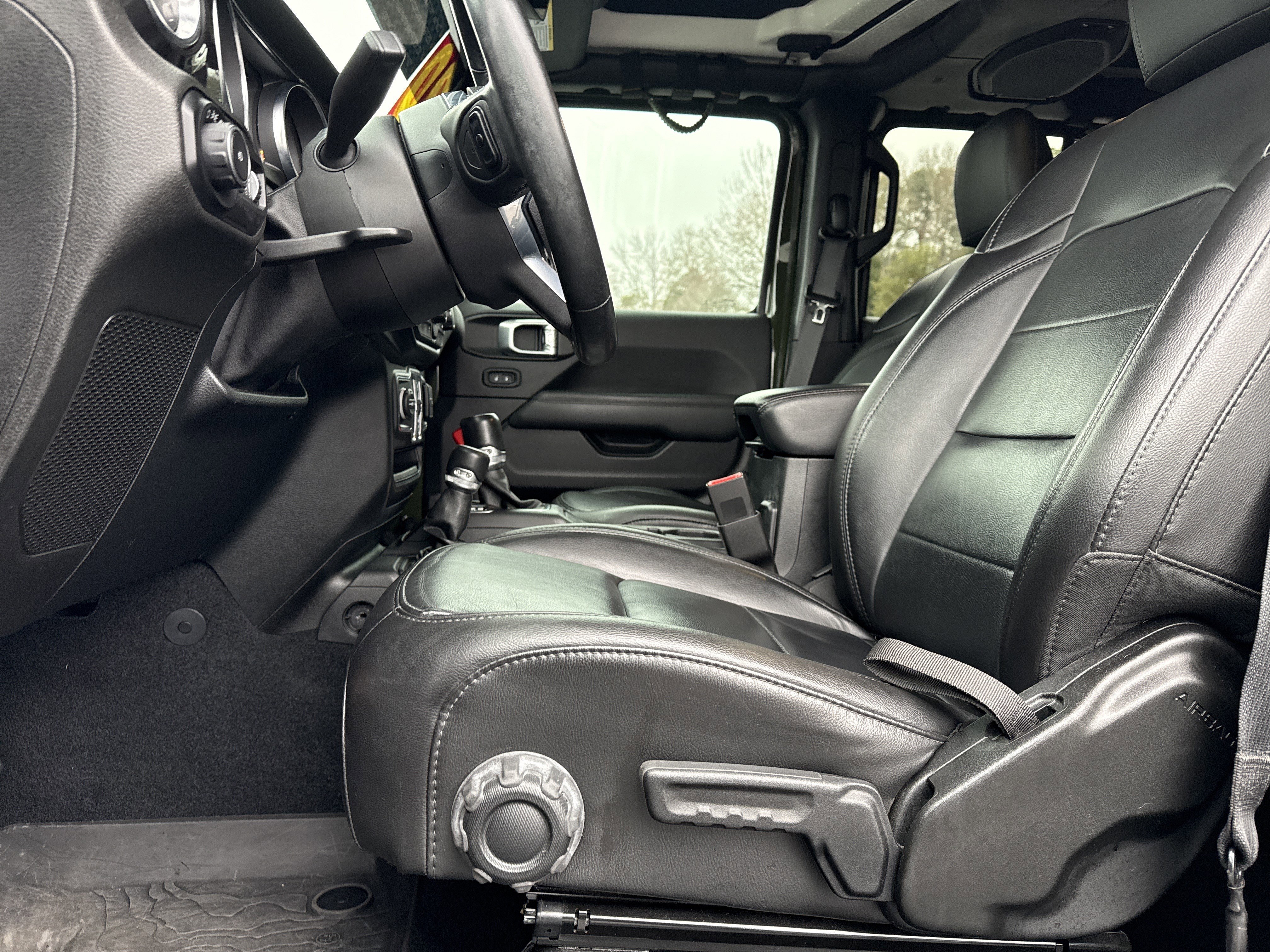 Used 2020 Jeep Wrangler Unlimited Sahara image 16