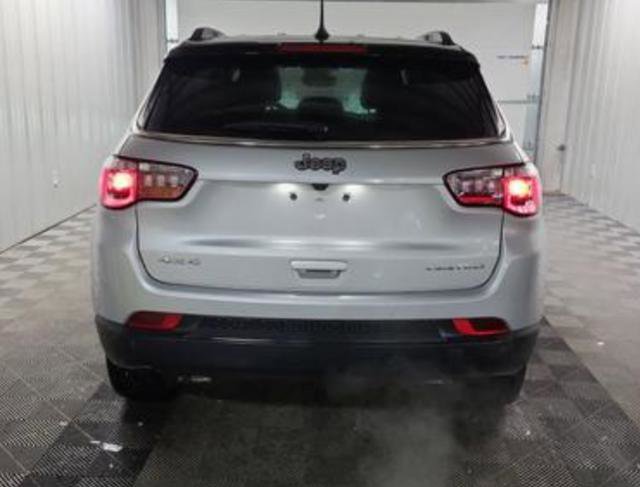 Used 2025 Jeep Compass Limited w/ Mopar Graphics Package image 5