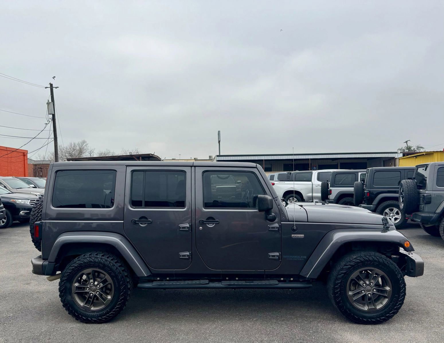 Used 2016 Jeep Wrangler Unlimited Sahara image 4