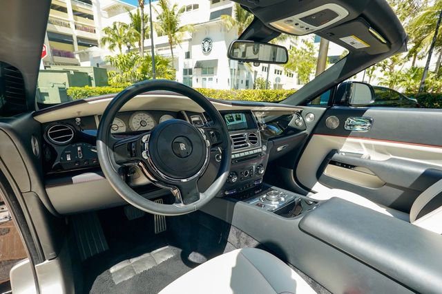 Used 2018 Rolls-Royce Dawn image 3