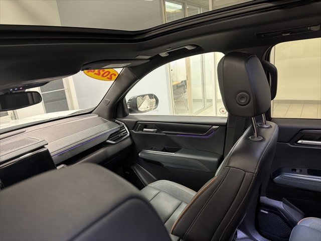 Used 2024 GMC Acadia AT4 image 31