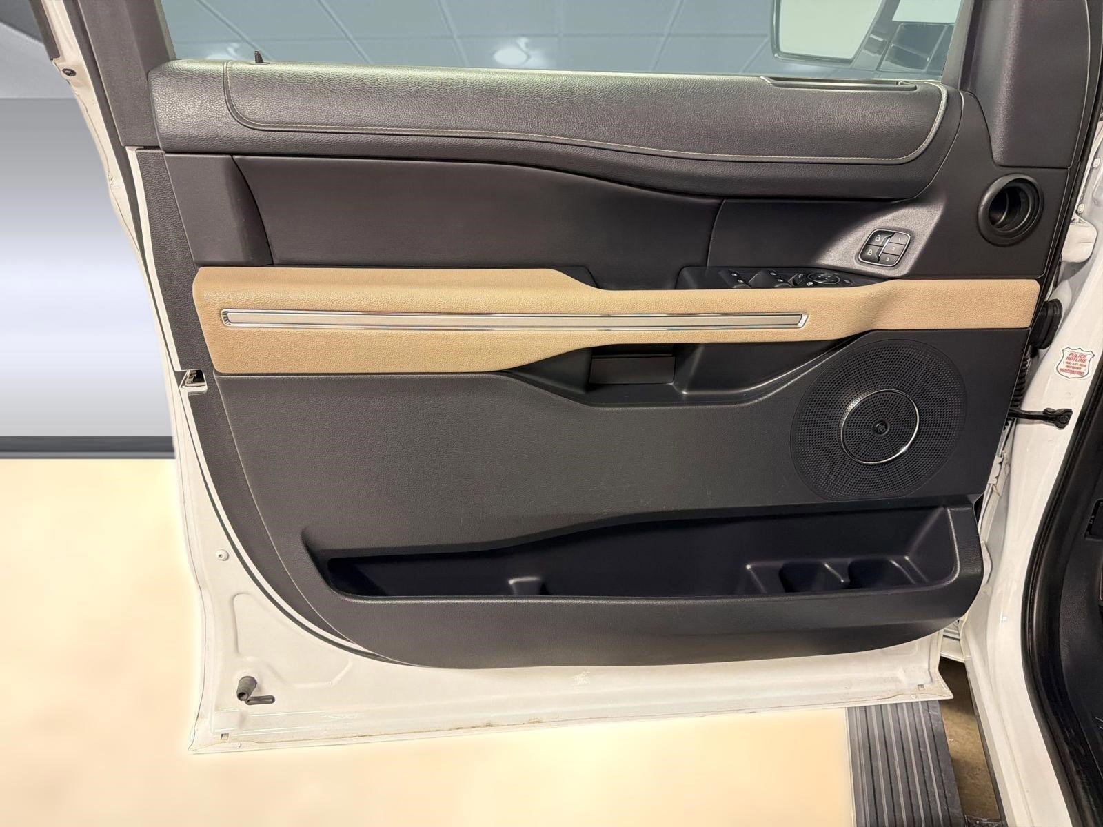 Used 2023 Ford Expedition Max Limited image 18